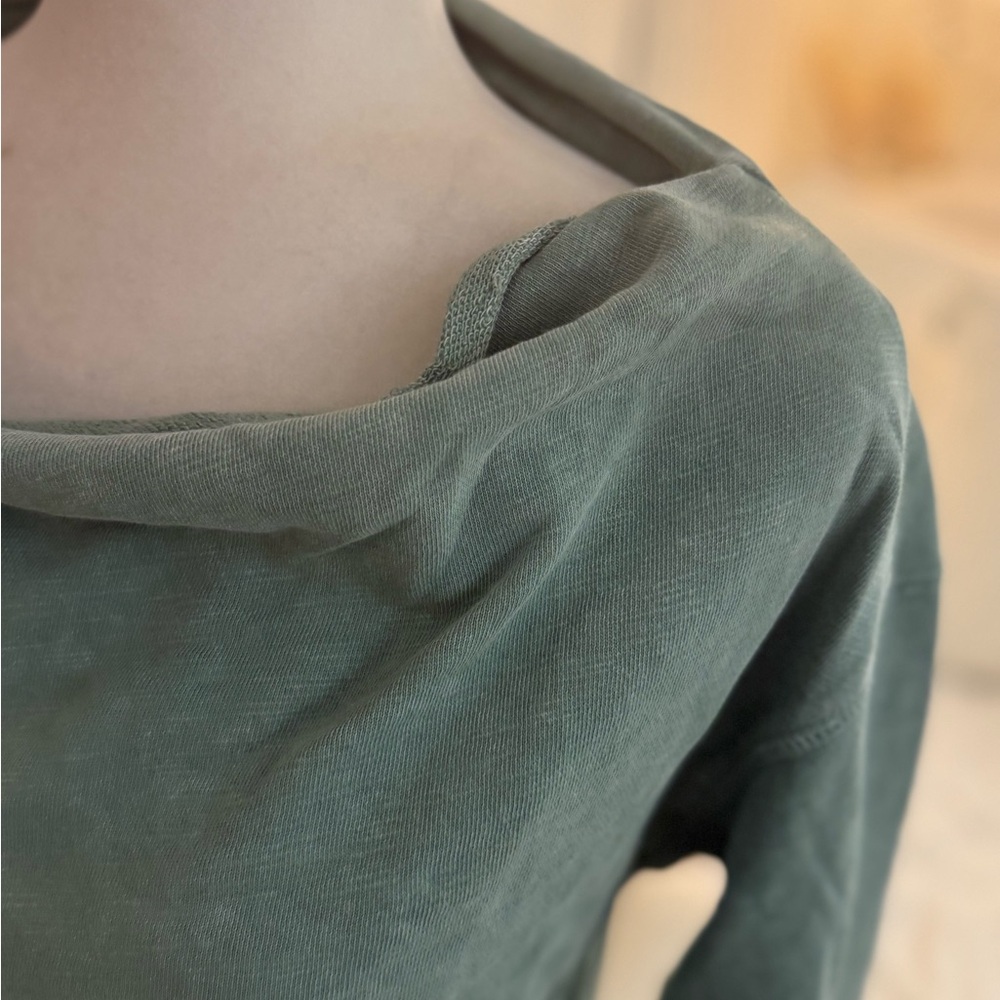 Women's Green Sweater - Picture 7 of 10